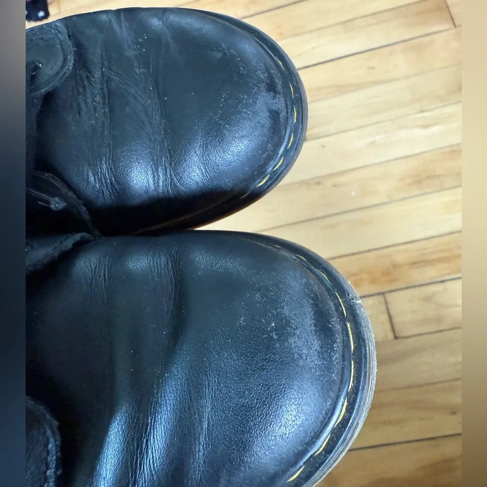 Dr‎ Martens youth black leather combat boots